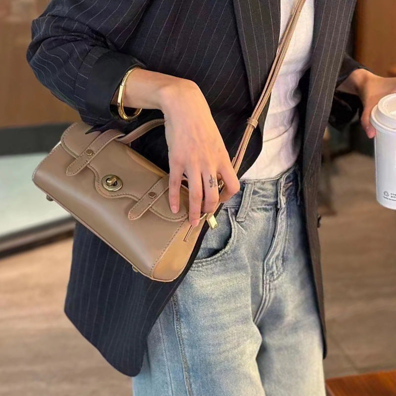 Women's Tanned Leather Cowhide Cambridge Fashion Vintage Crossbody Bags