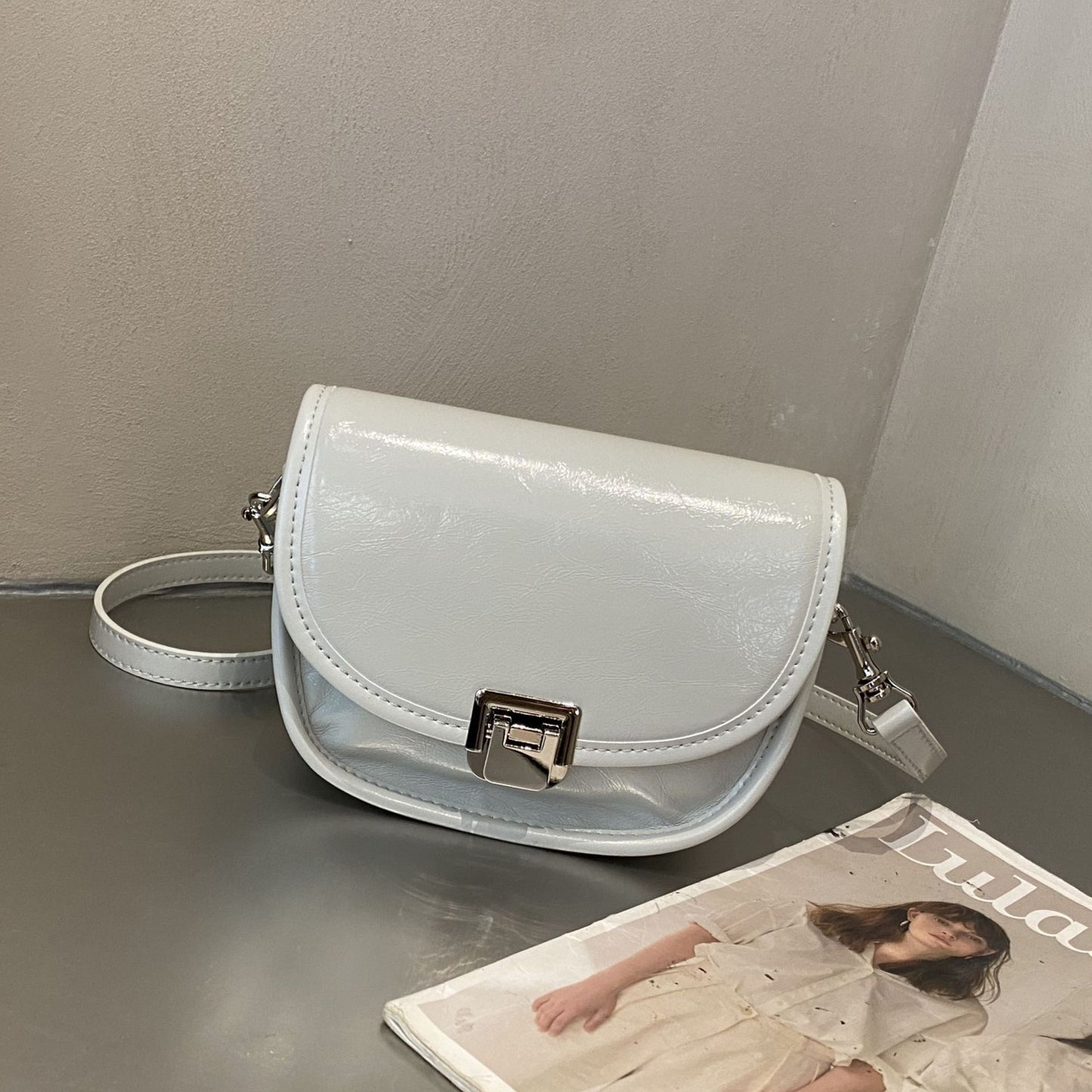 Women's Oil Wax Leather Fashion Elegant Shell Bags