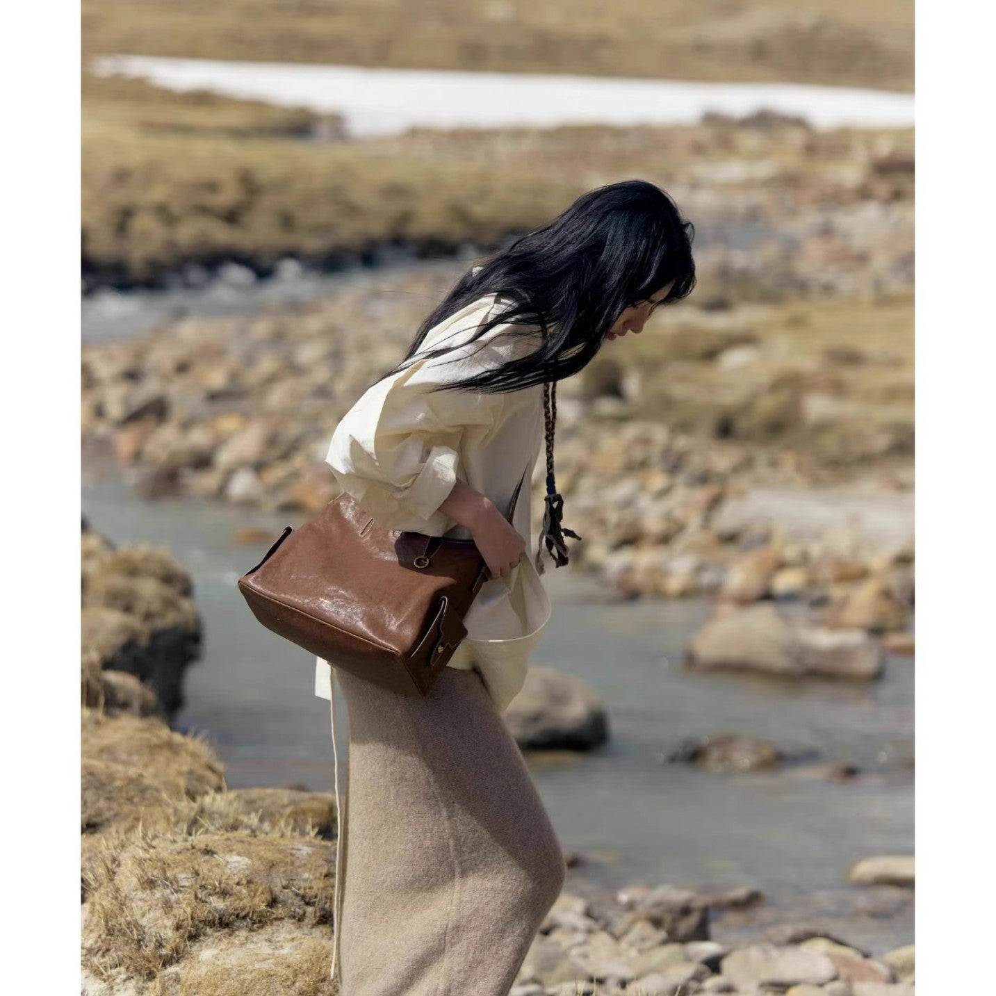 Loose Tracking Under The Mountain Vegetable Shoulder Bags