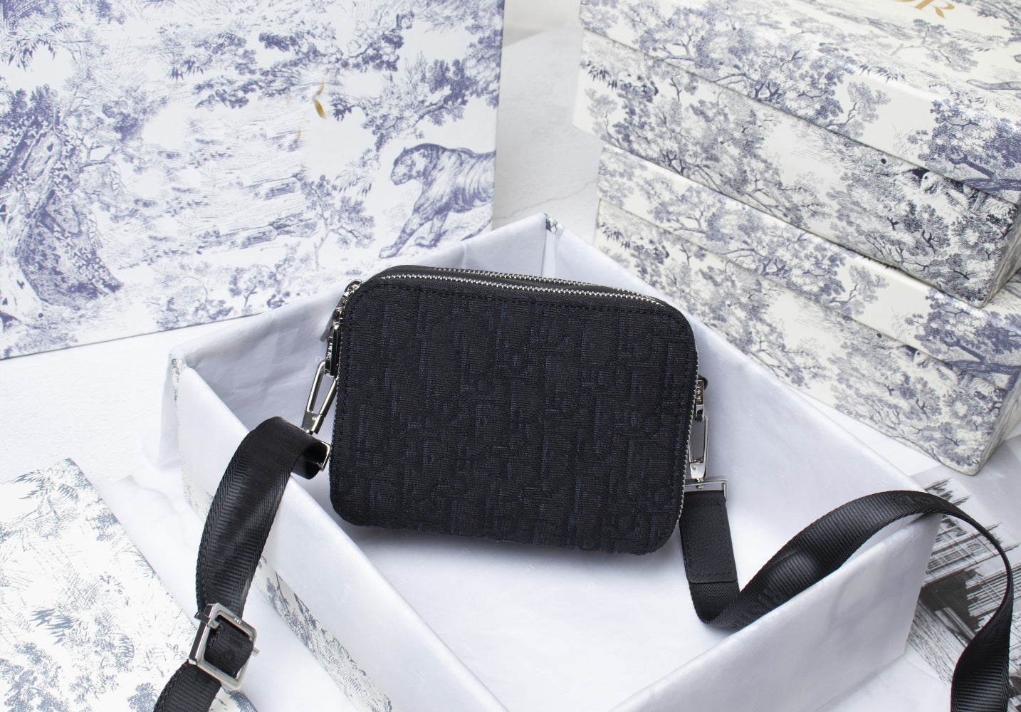 Men's Canvas Embroidery Large Capacity Fashion Unisex Bags