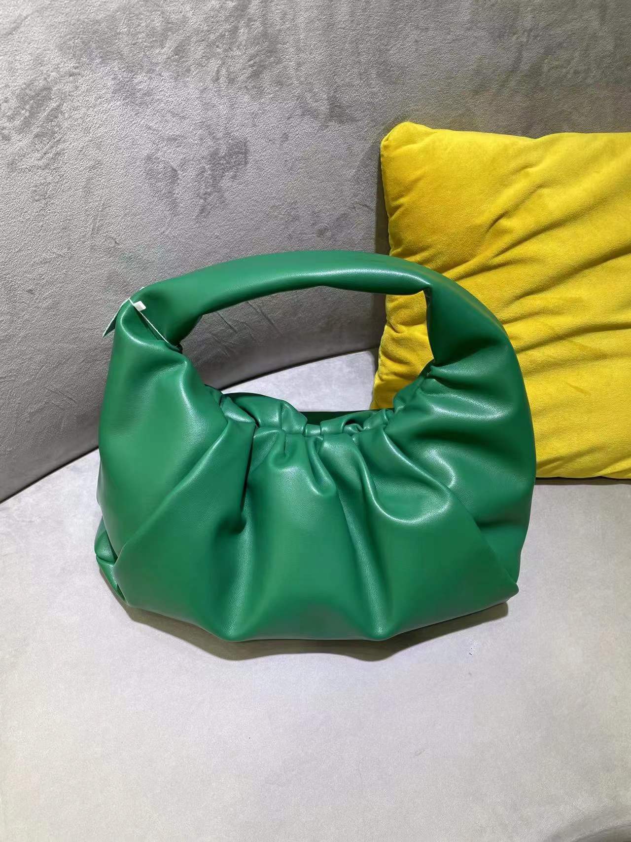 Hand Croissant Large Capacity Clip Pleated Handbags