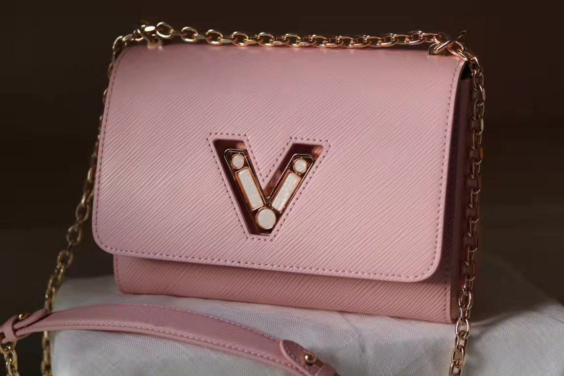 Wholesale V Water Ripple Adjustable Chain Crossbody Bags