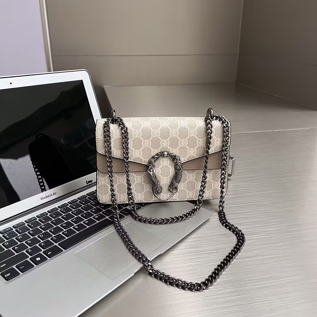 Women's Fashion Series Large Capacity Difference Saddle Shoulder Bags