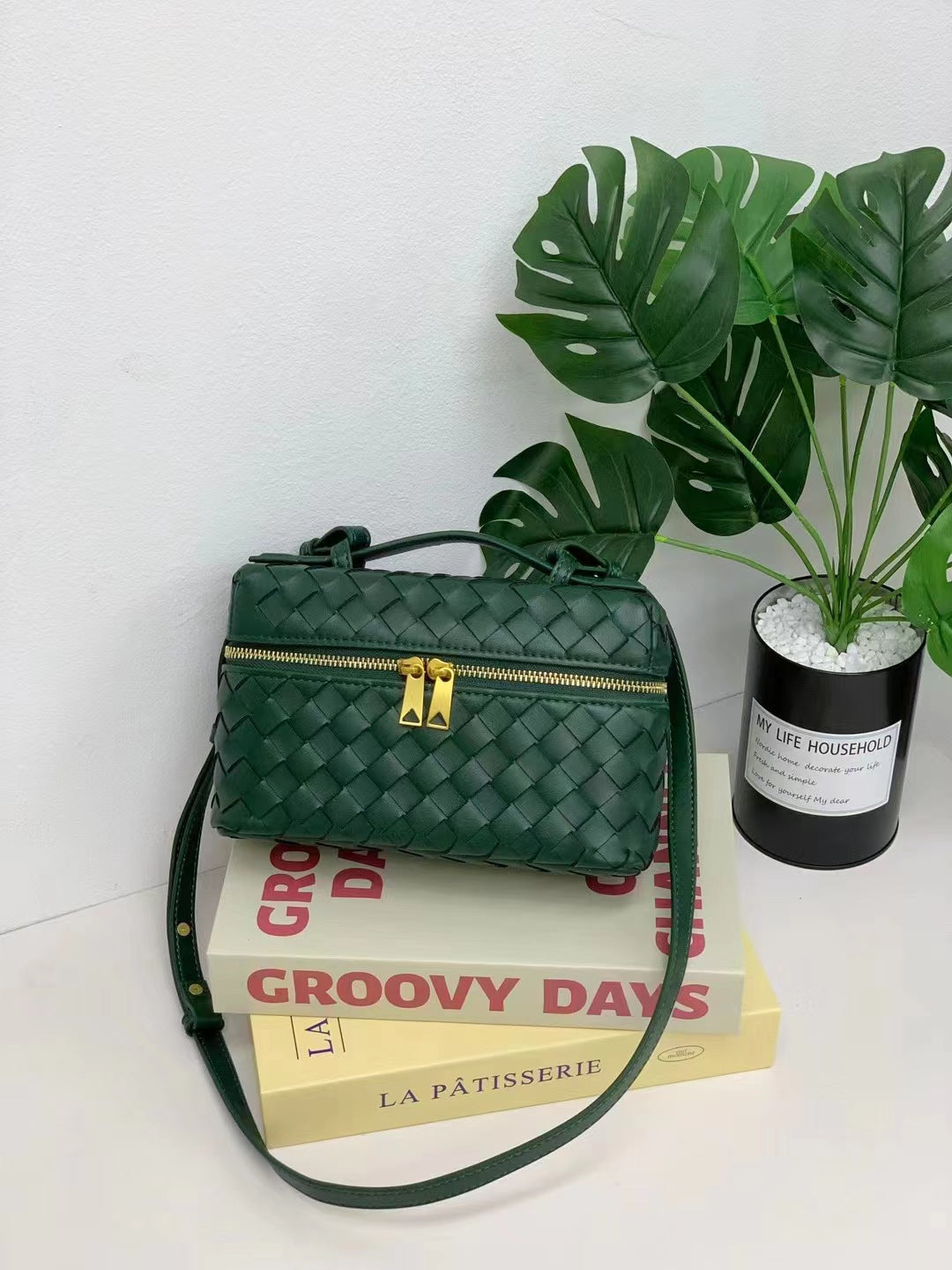 Women's Woven Lunch Box Genuine Leather Hand Bags