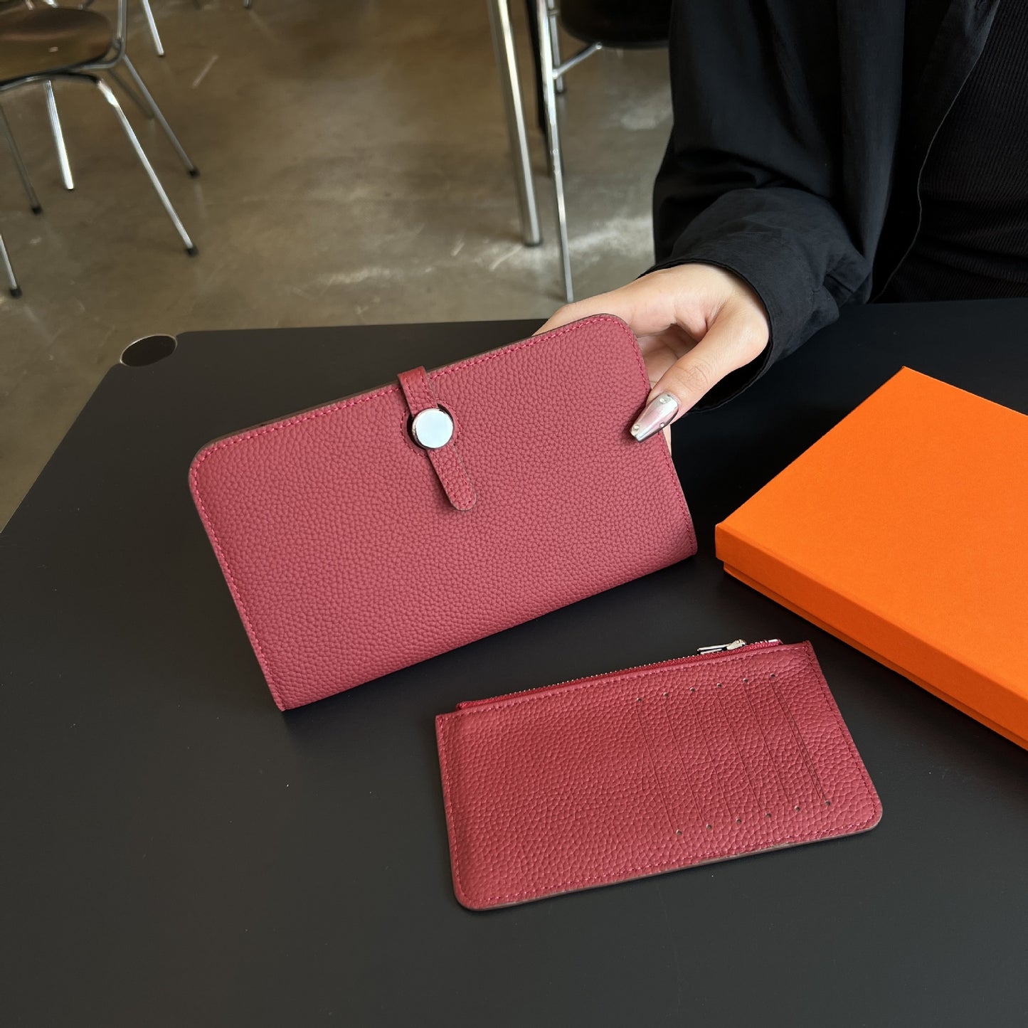 Women's Layer Cowhide Long Passport Folding Large Capacity Genuine Leather Ladies Wallets