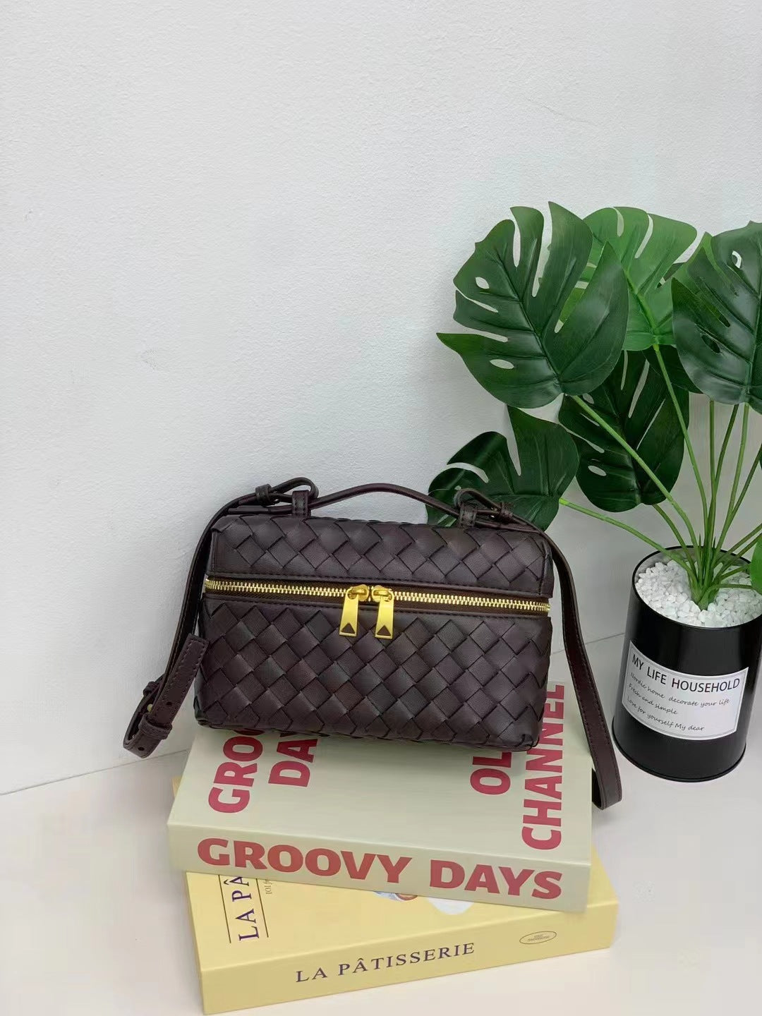 Women's Woven Lunch Box Genuine Leather Hand Bags