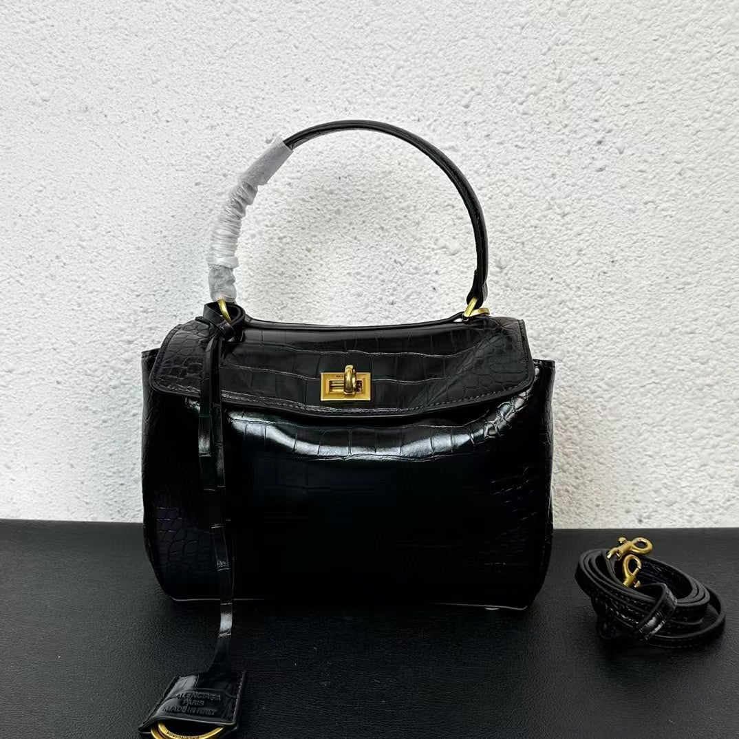 Cowhide Clutch Practical Capacity Large With Lock