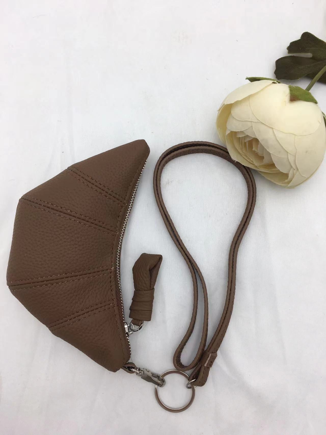 Women's French Design Croissant Linen Coated Advanced Texture Ode Shoulder Bags