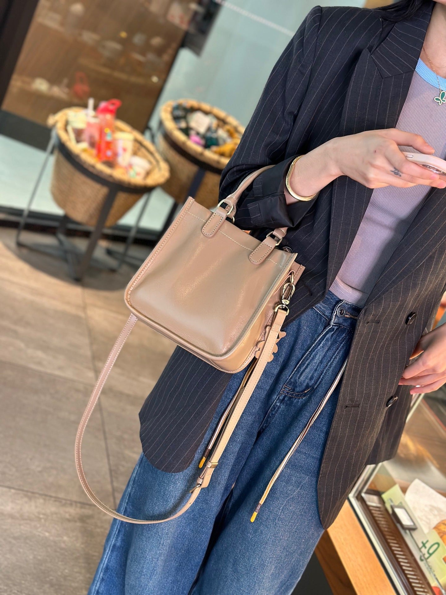 Women's Attractive Fashion Leather Niche Commuter Shoulder Bags