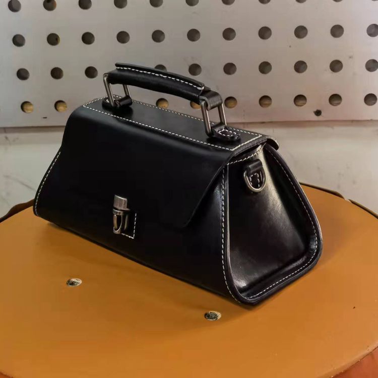 Women's Italian Retro Stylish Vegetable Tanned Leather Shoulder Bags