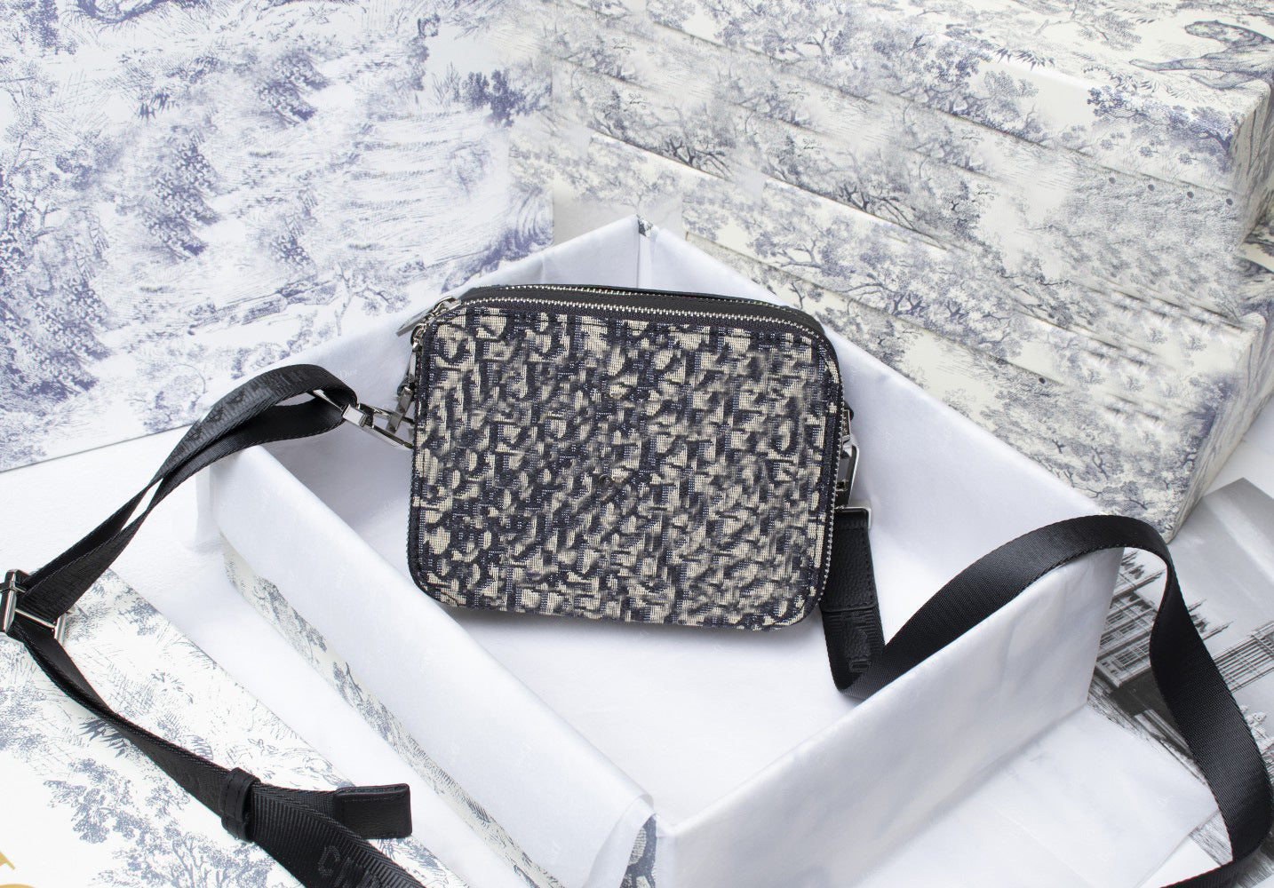 Men's Canvas Embroidery Large Capacity Fashion Unisex Bags