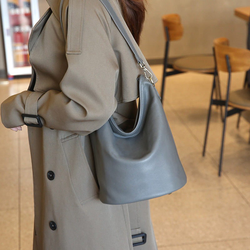 Women's Fashionable First Layer Cowhide Large Capacity Shoulder Bags