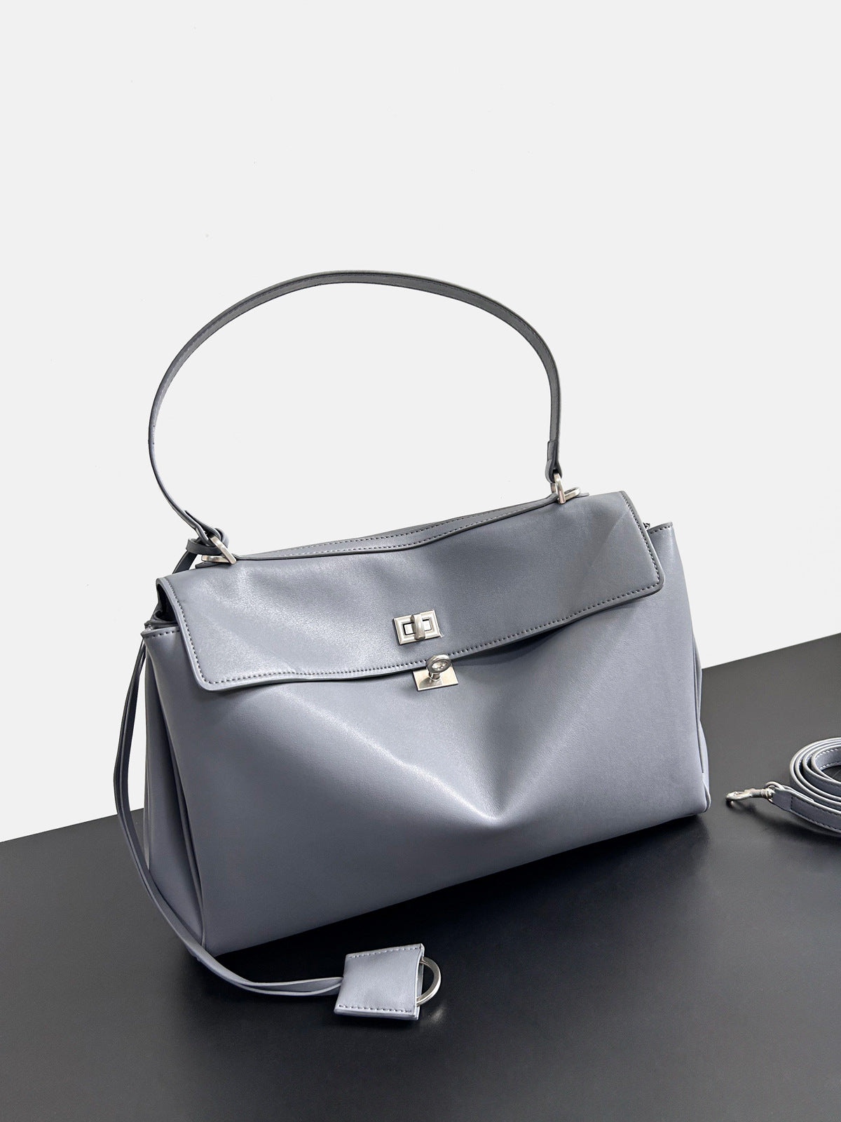 Women's Elegant Fashion Twist Cow Leather Chain Shoulder Bags