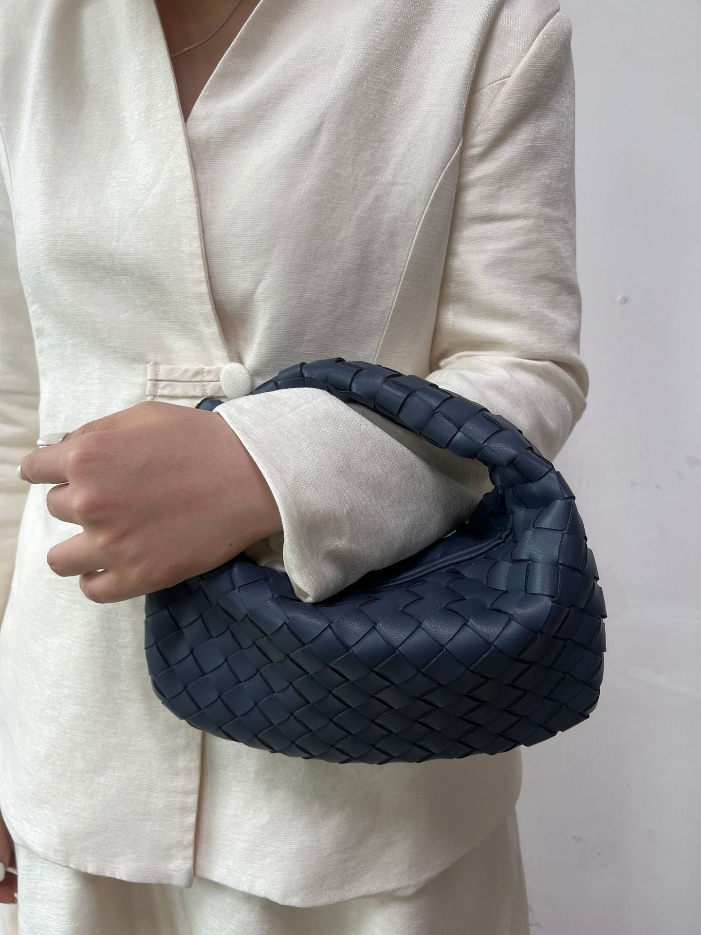Women's Trendy Dumpling Elegant Personality Croissant Hand-woven Handbags