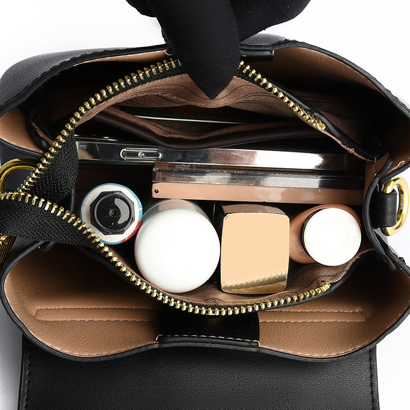 Women's Female Niche High Sense Fashion Retro Handbags