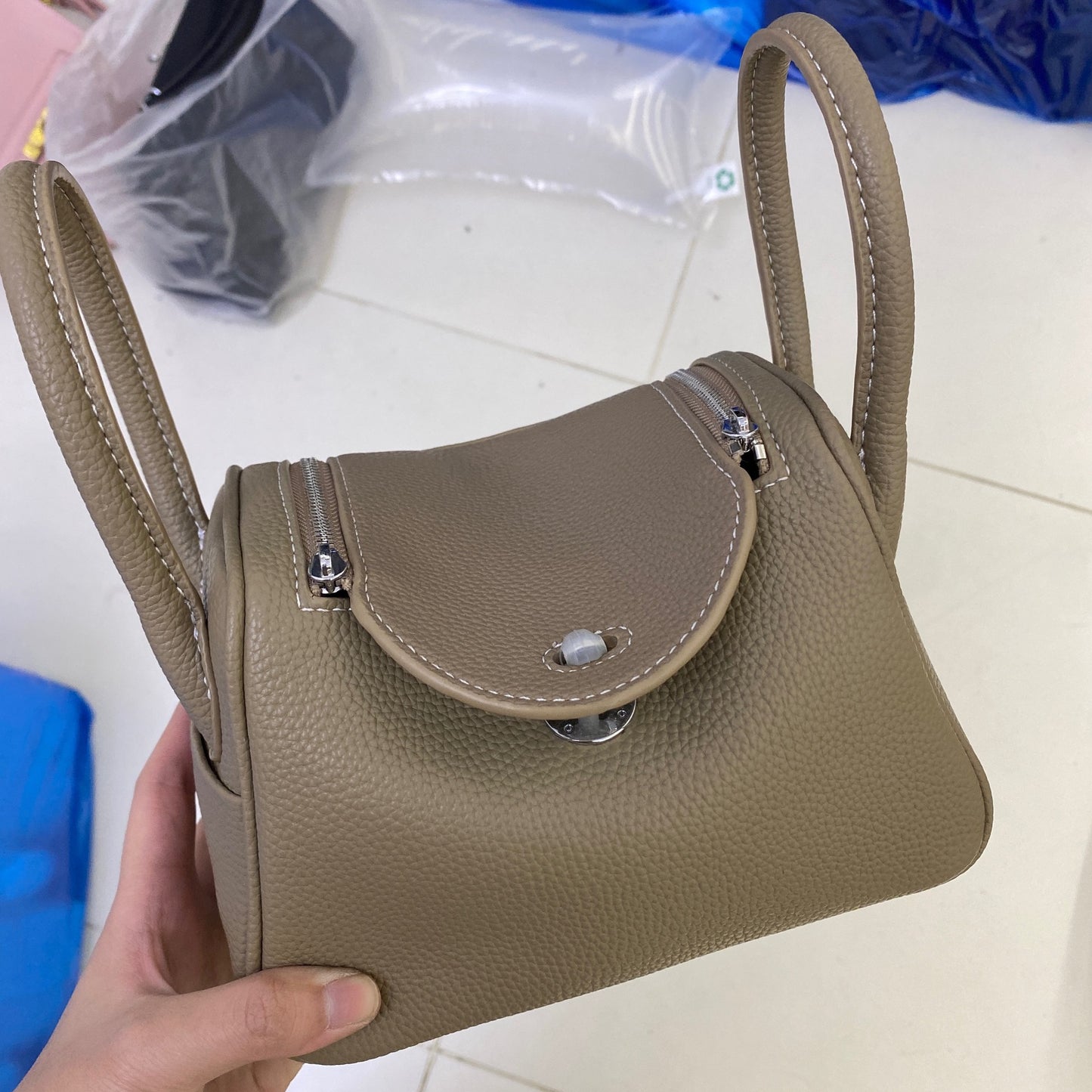 Doctor Lindy Retro Soft Cowhide Lychee Crossbody Bags