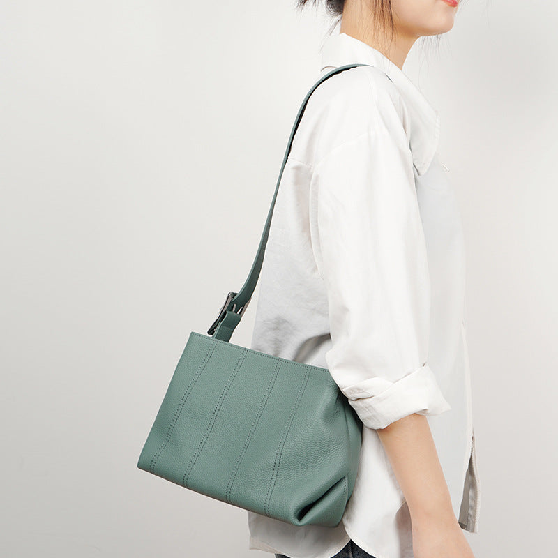 Women's Simple Fashion Commuter Idle Style Texture Shoulder Bags