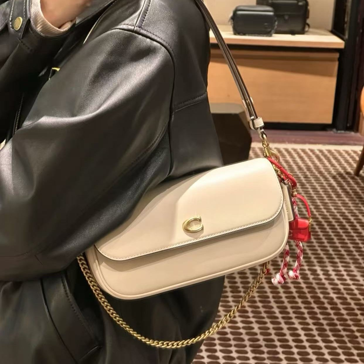 Women's Baguette Underarm Portable Chain Commuter Crossbody Bags