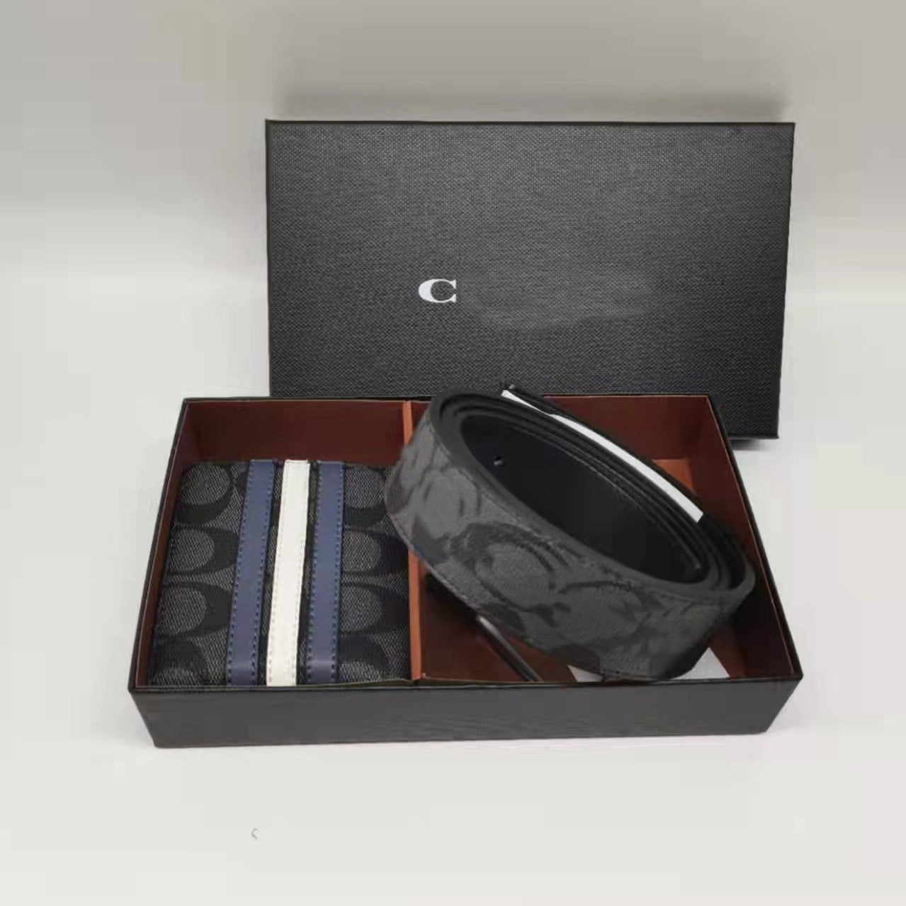 Men's Printed Short Pin With Full Set Of Men's Wallets