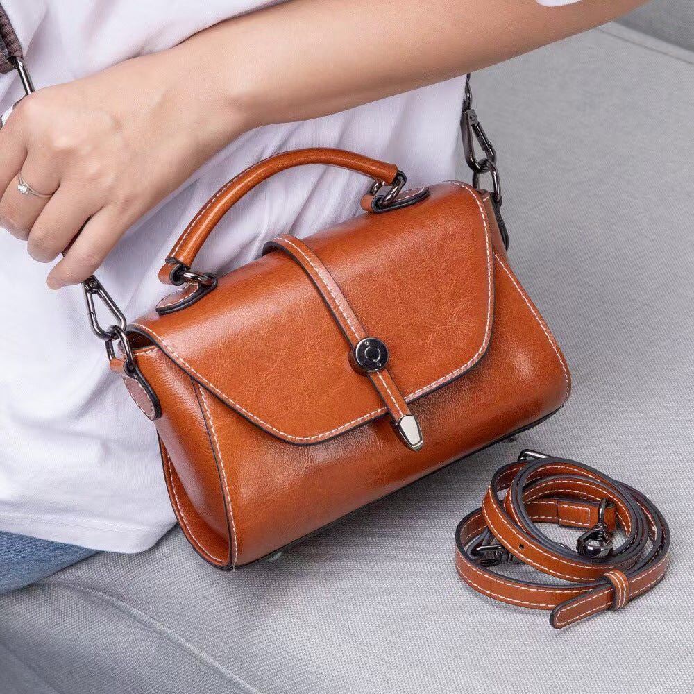 Women's Retro Chain Oil Wax Leather Handbags