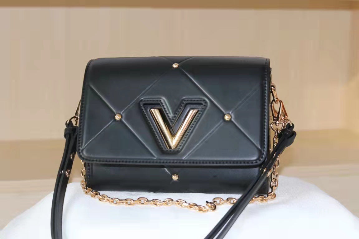 Wholesale V Water Ripple Adjustable Chain Crossbody Bags