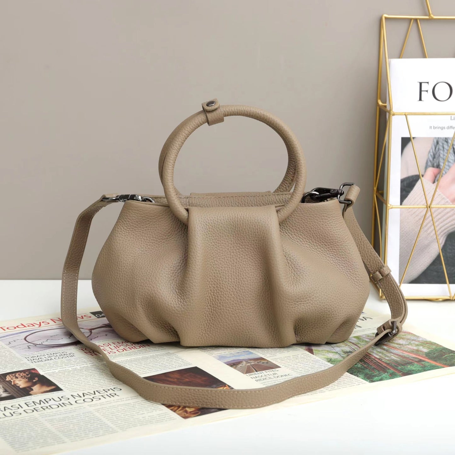 Women's Design High-grade Fashionable Pleated Cloud Western Shoulder Bags