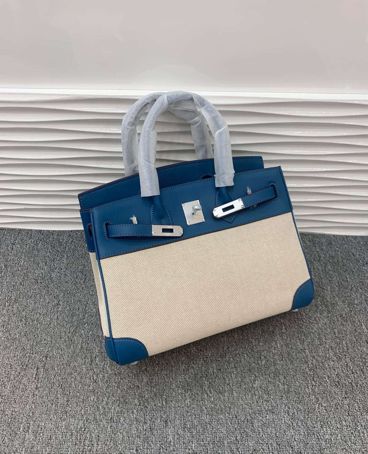 Women's Versatile Contrast Color Canvas With First Handbags