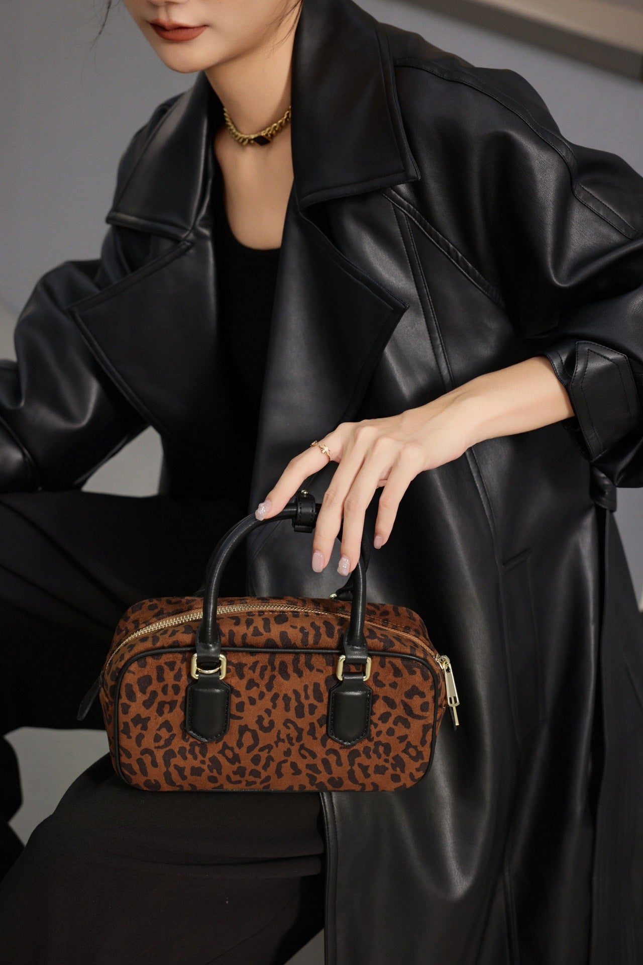 Women's High-grade Retro Easy Matching Popular Portable Bags