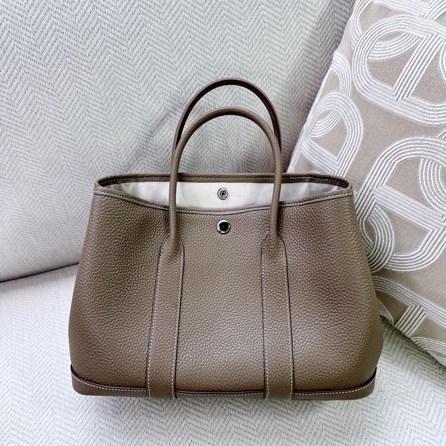 Women's Steel Hardware Cowhide Line Fashion Large Bags