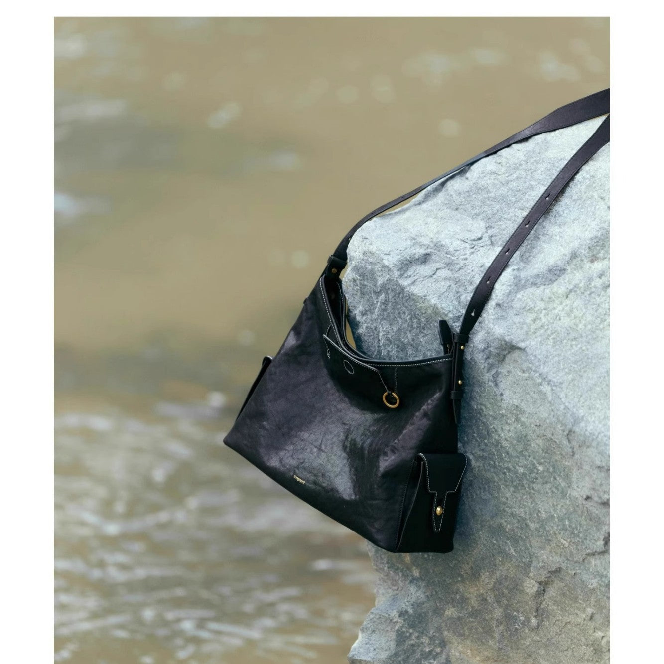 Loose Tracking Under The Mountain Vegetable Shoulder Bags