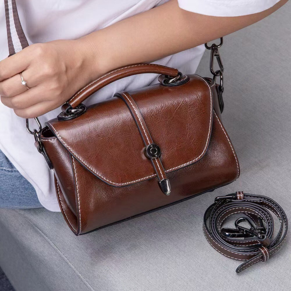 Women's Retro Chain Oil Wax Leather Handbags