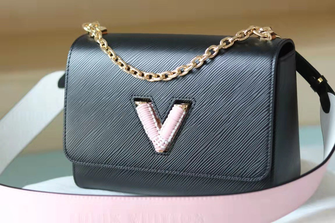 Wholesale V Water Ripple Adjustable Chain Crossbody Bags