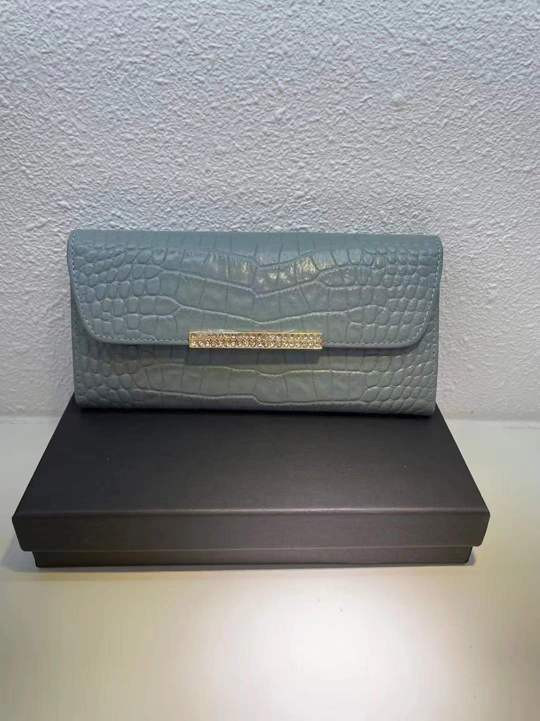 Women's Style Simple Crocodile Pattern Series Plain Ladies Wallets