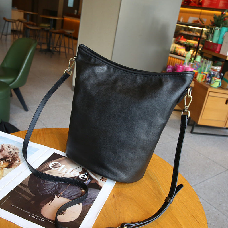 Women's Fashionable First Layer Cowhide Large Capacity Shoulder Bags