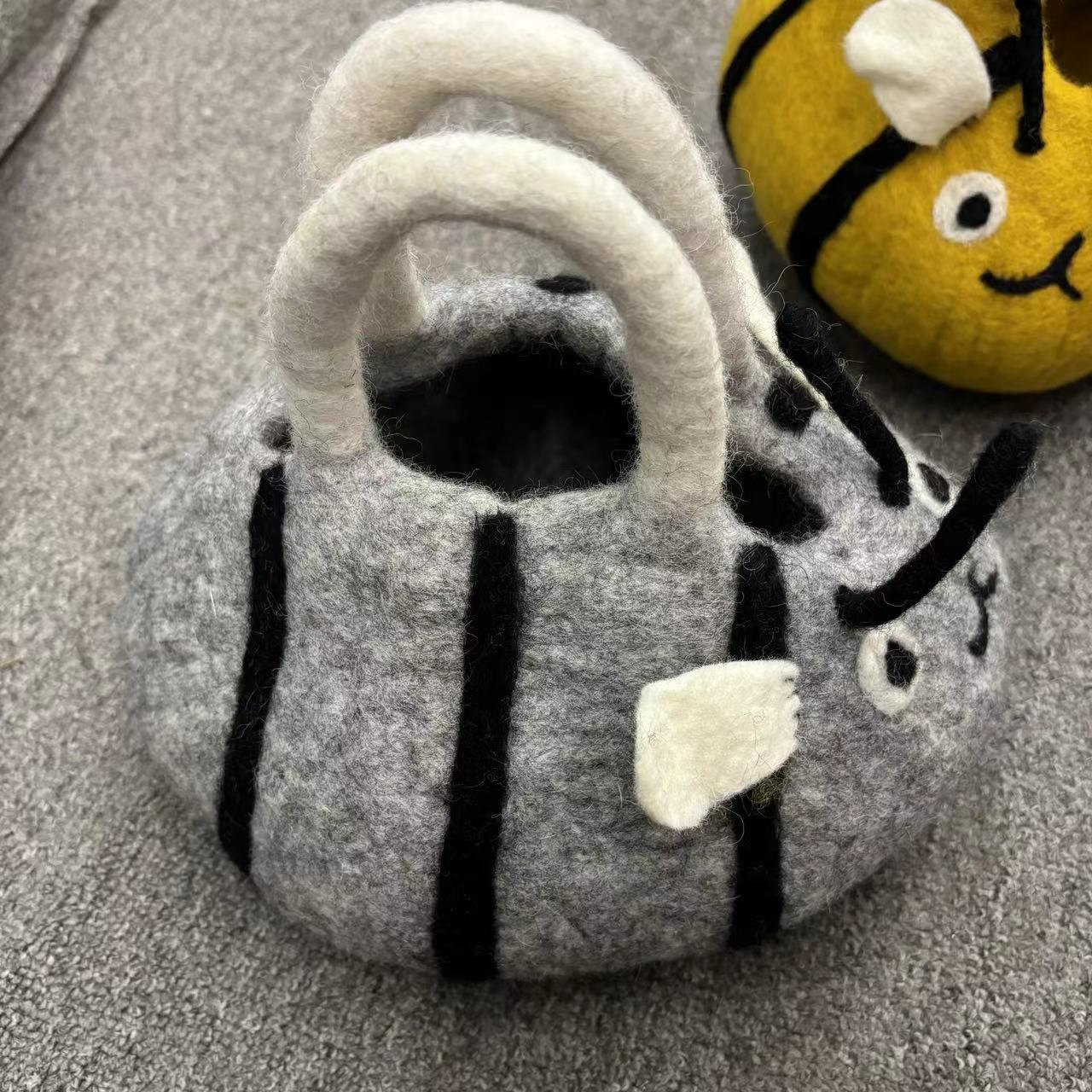 Felt Handmade Poked Cute Funny Cartoon Little Bee Bags