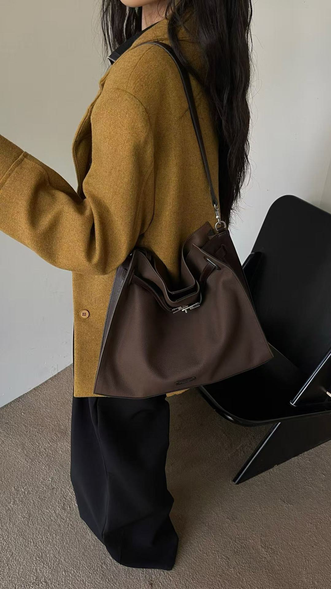 Graceful Women's Light Luxury Western Style Shoulder Bags