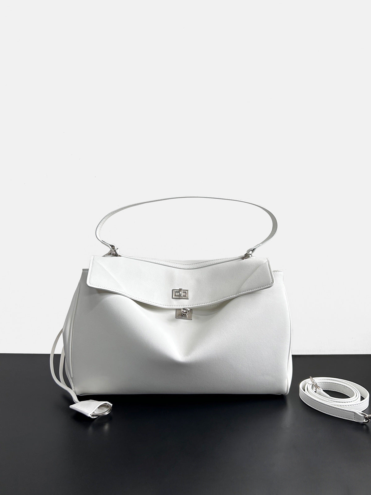 Women's Elegant Fashion Twist Cow Leather Chain Shoulder Bags