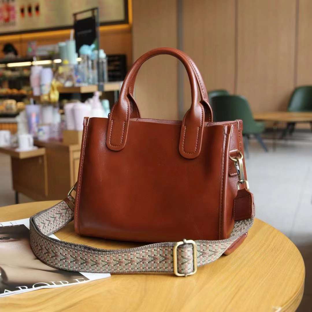 Women's Layer Cowhide Autumn Fashion High Sense Handbags