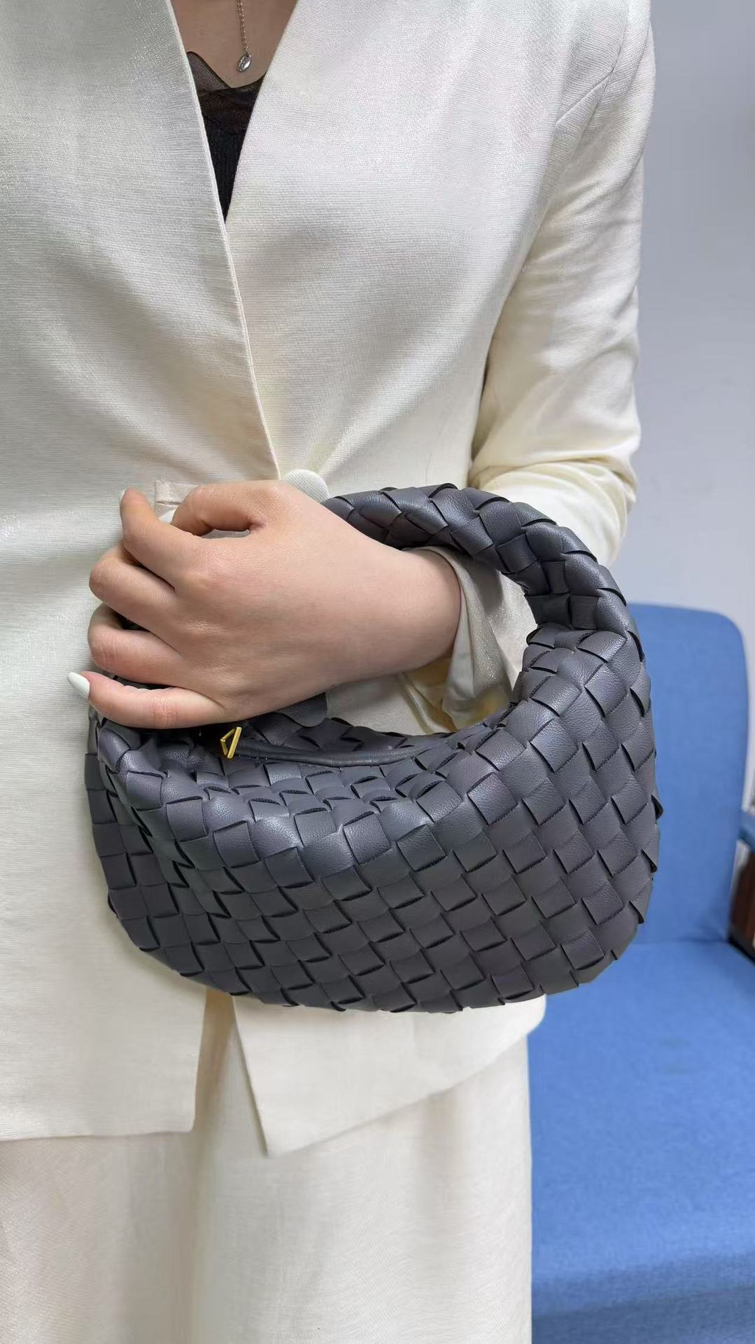 Women's High-grade Handmade Woven Fashion Dumpling Portable Handbags