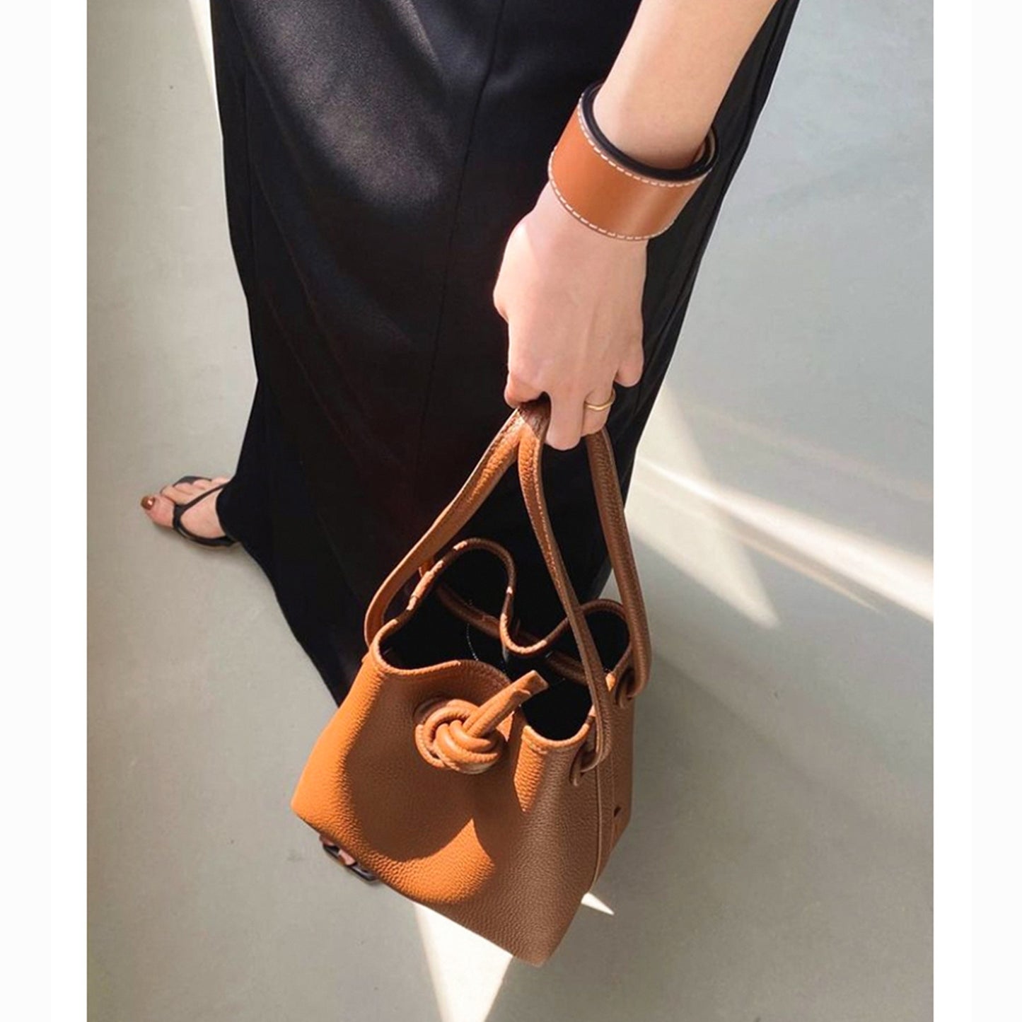 Women's Niche First Layer Cowhide Drawstring Bucket Bags