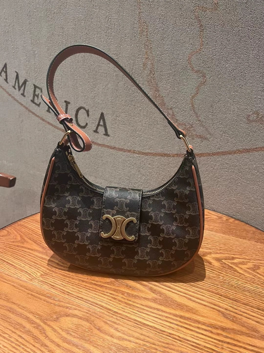 Women's Genuine Leather Underarm Retro Fashion Saddle Bags