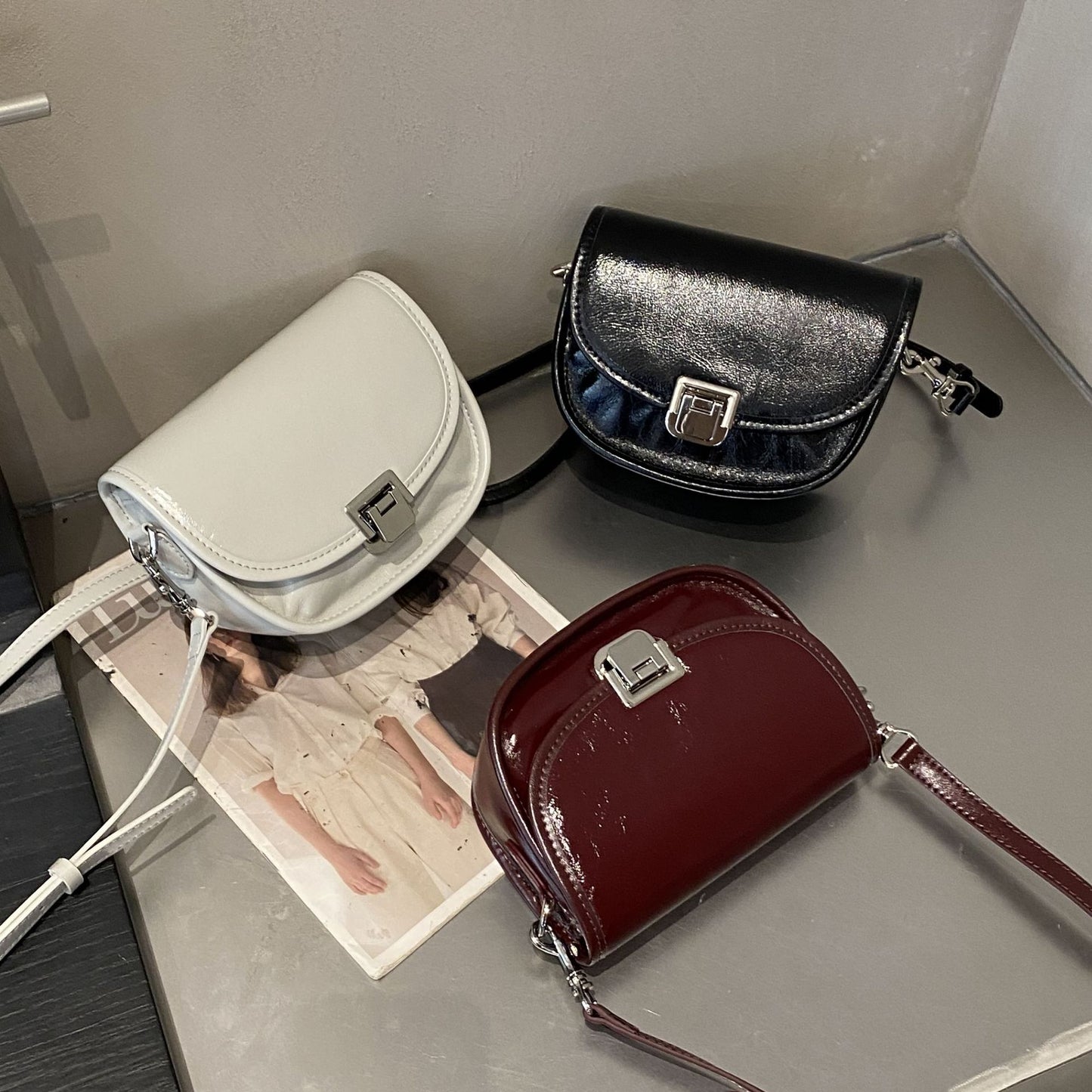 Women's Oil Wax Leather Fashion Elegant Shell Bags