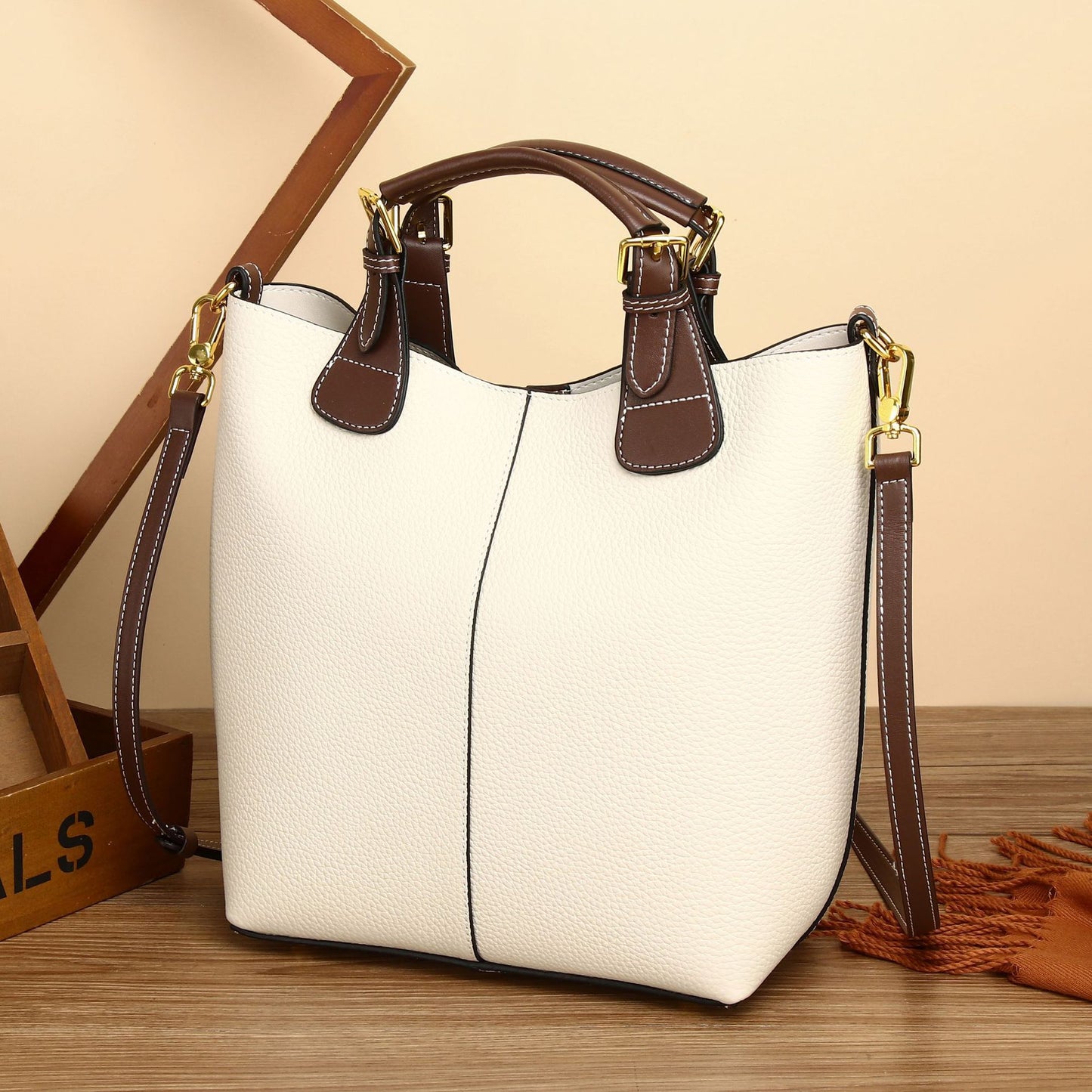 Women's Layer Cowhide Large Capacity Trendy Summer Commuter Bags