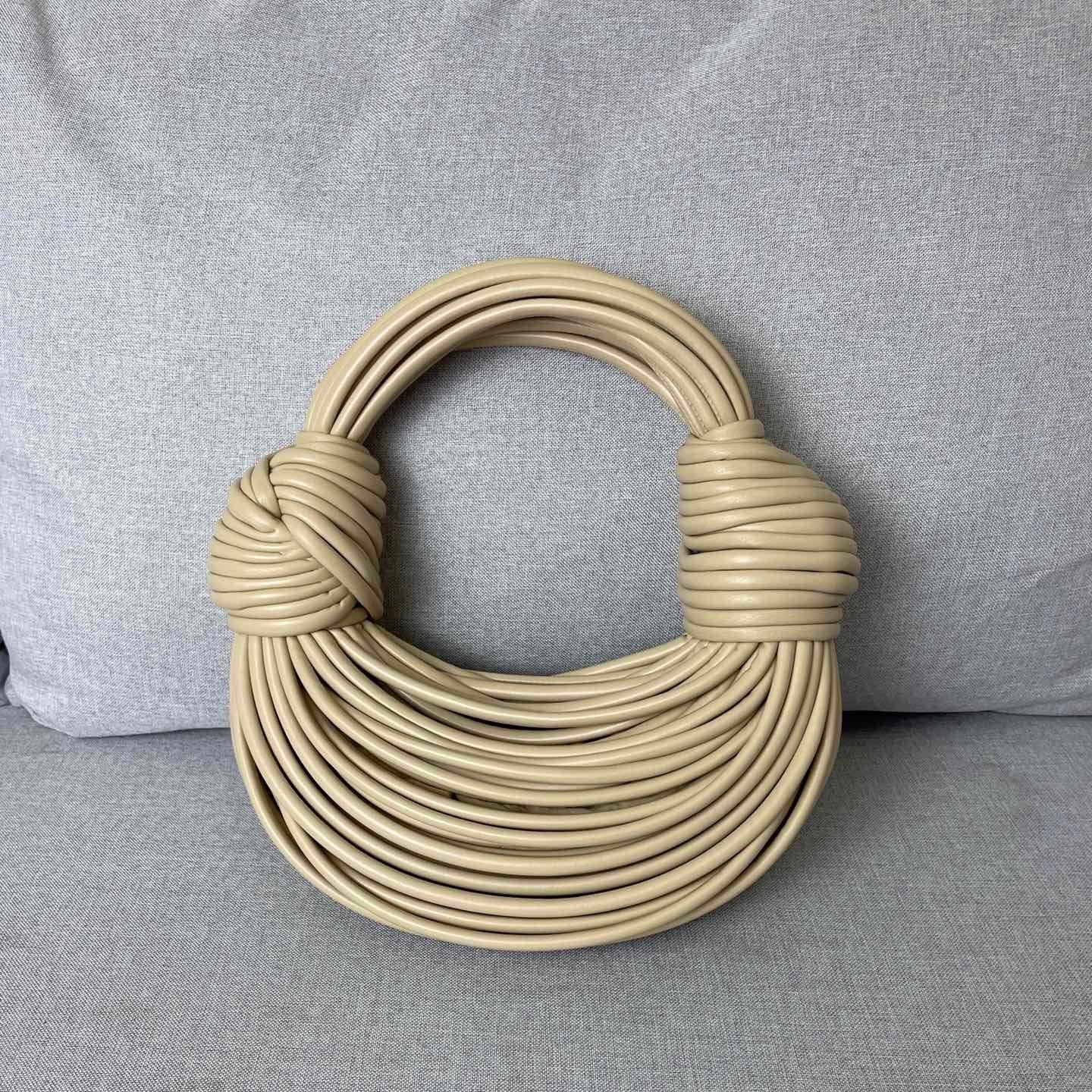 Women's Trendy Knotted Woven Hand-held Fashionable Bread Handbags