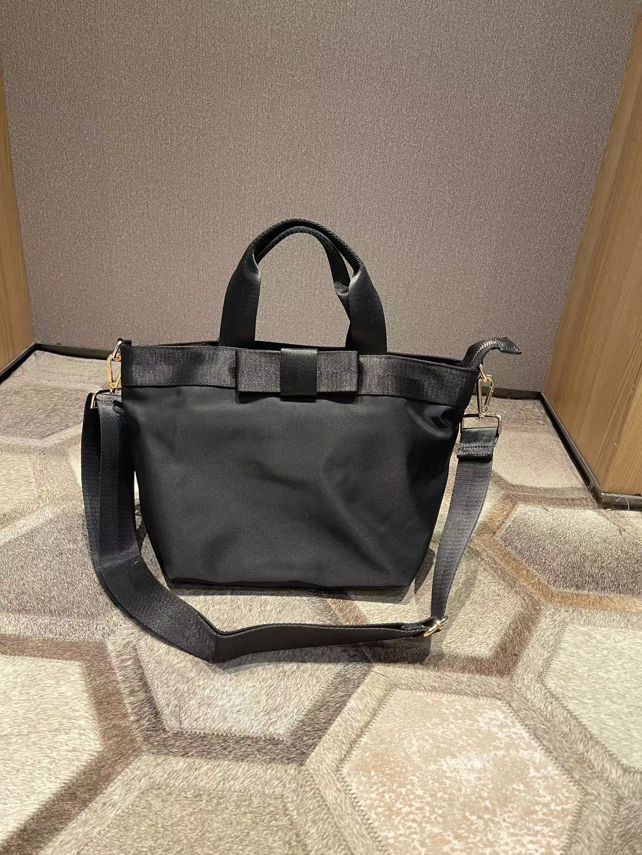 Medium Dumpling Simple Rhombus Oxford Nylon Bags