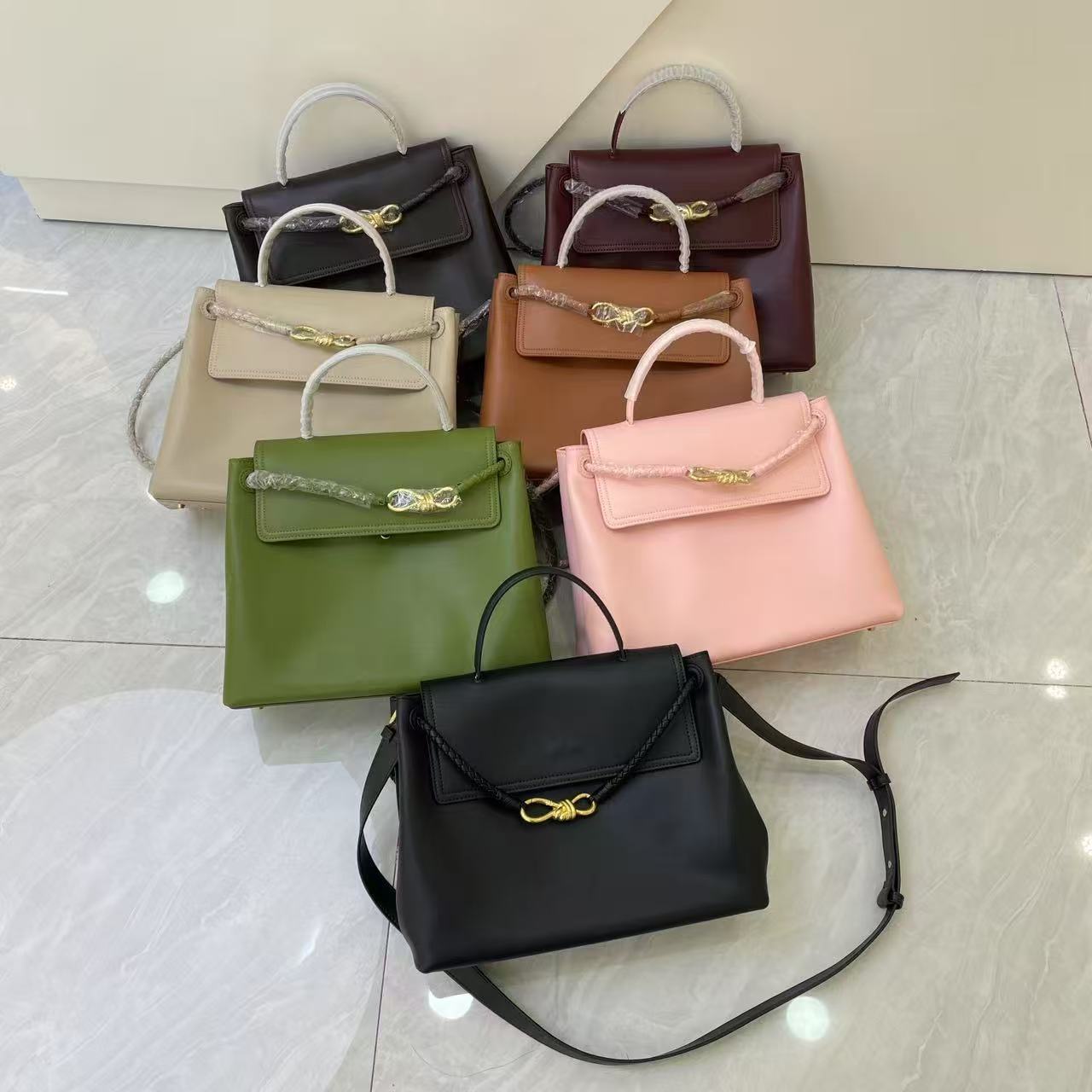 Women's Butterfly Clasp Light Luxury High-grade Large Bags