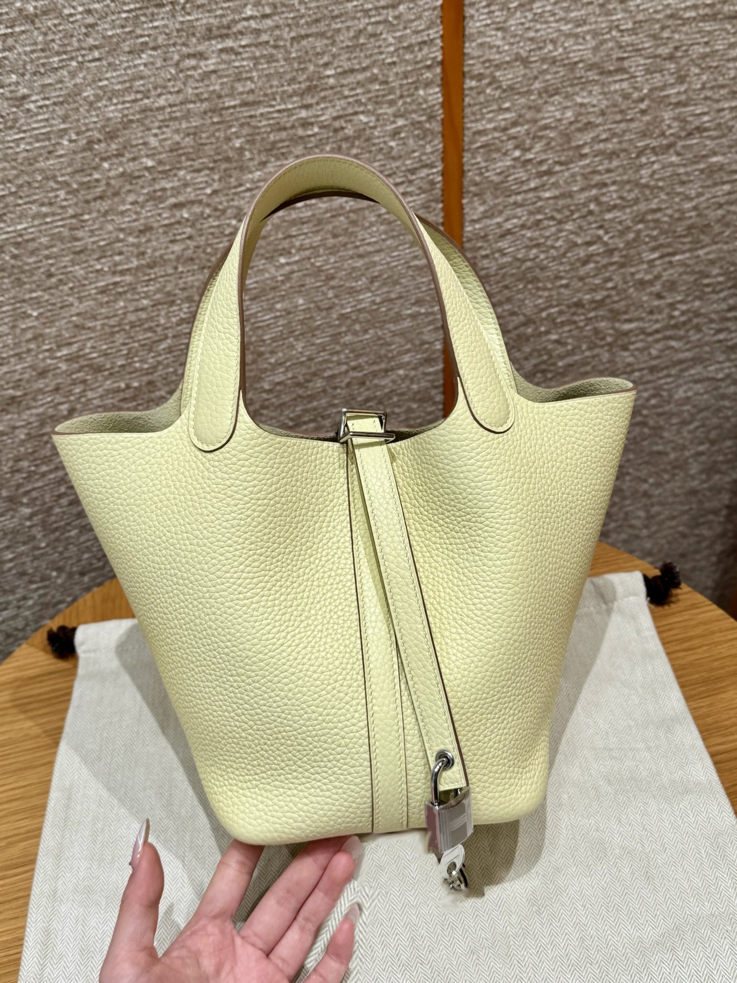 Women's Imported Vegetable Basket Genuine Leather Litchi Handbags