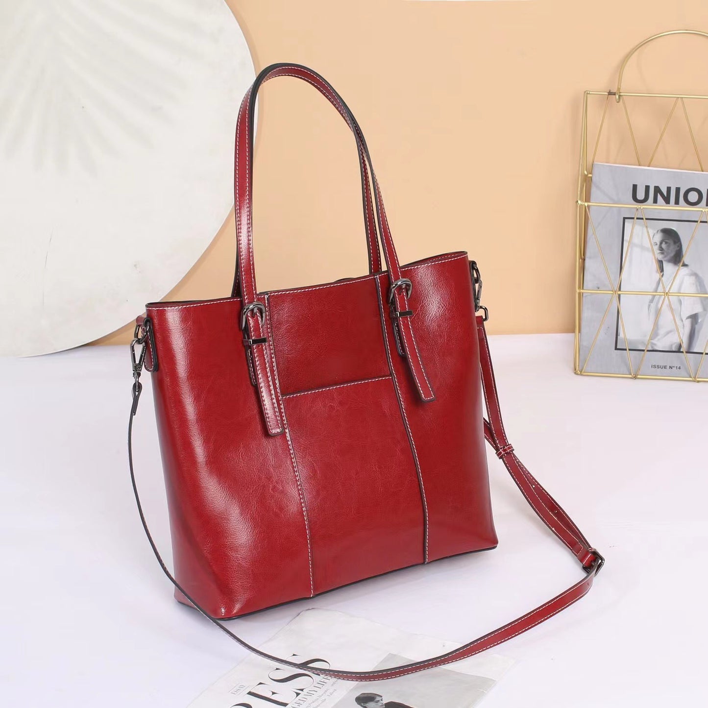 Women's First Layer Cowhide Large Capacity Commuter High Sense Class Handbags
