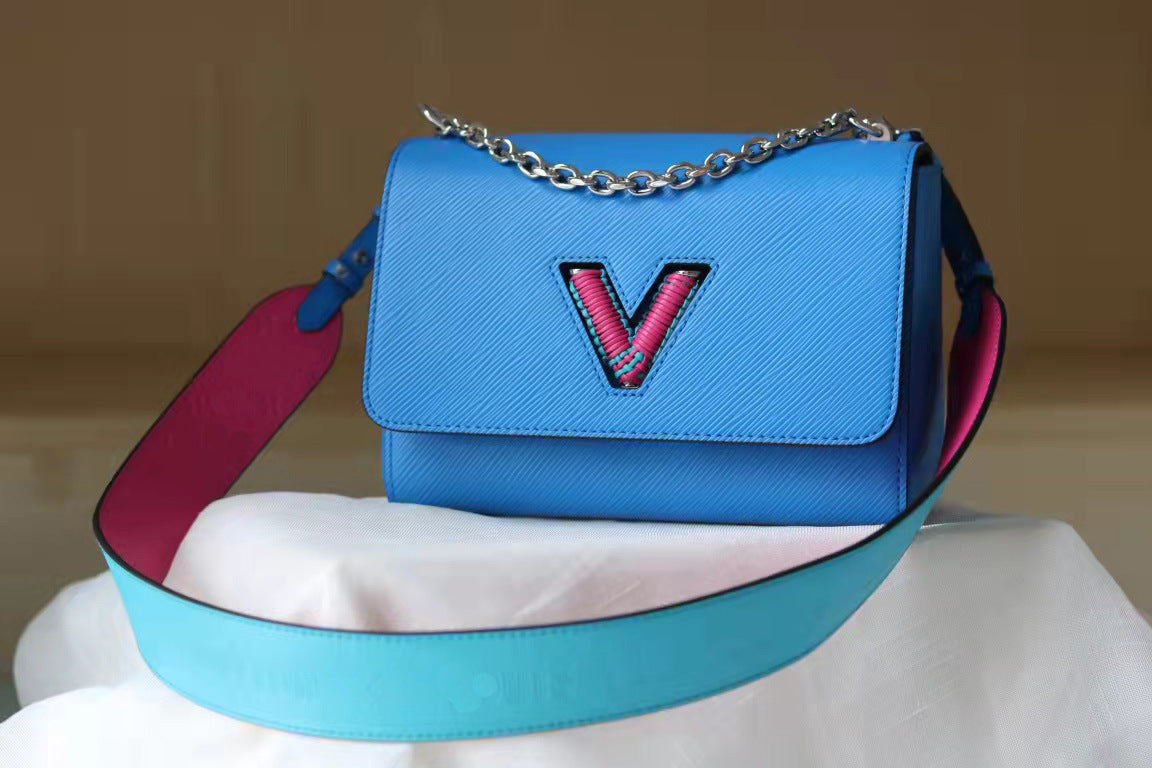 Wholesale V Water Ripple Adjustable Chain Crossbody Bags