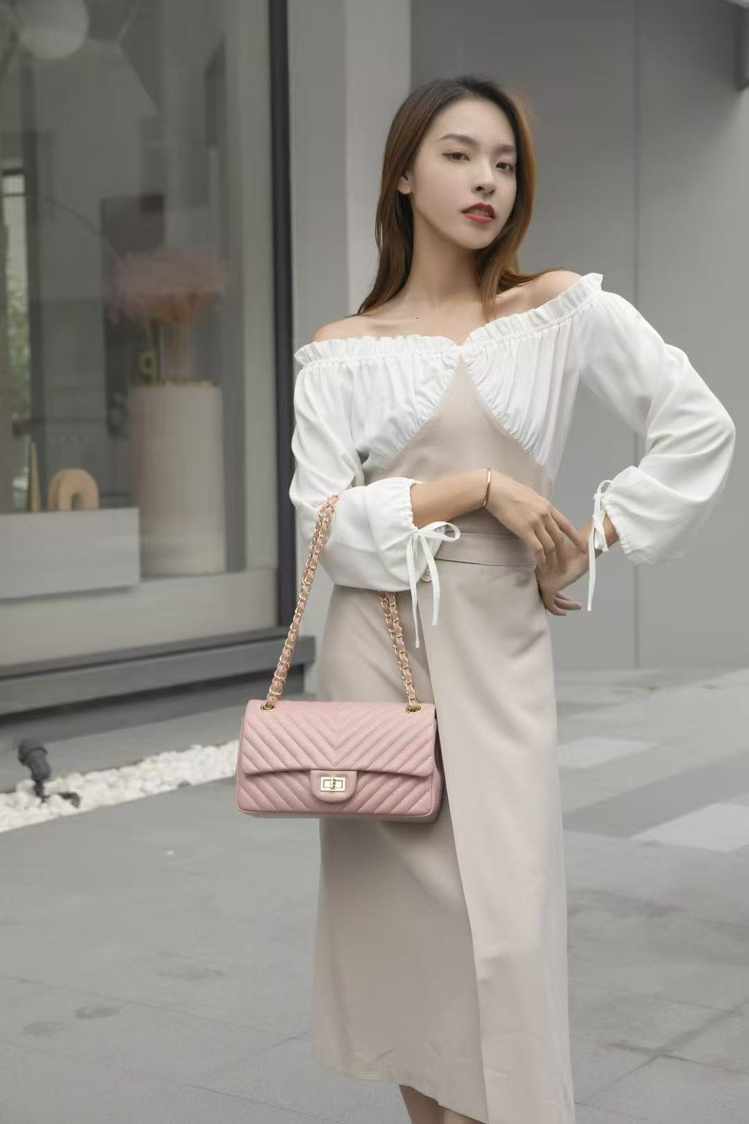 Women's Sheepskin Large Capacity Chain Single Portable Classic Style Bags
